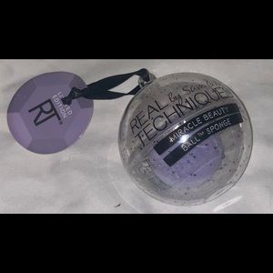 Real Techniques makeup sponge